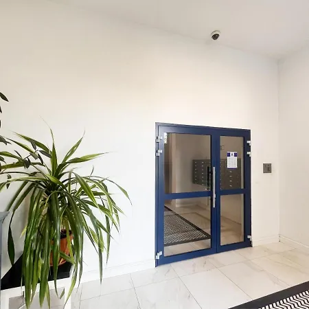 P&o Serviced - Dionizosa Apartment Warsaw