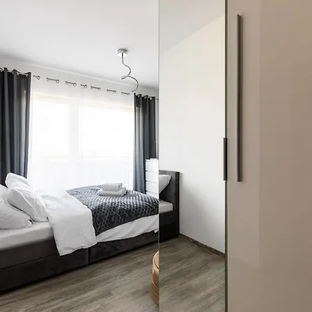 P&o Serviced - Dionizosa Warsaw