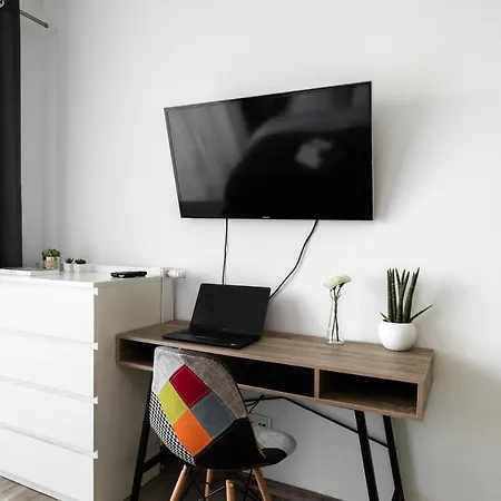 P&o Serviced - Dionizosa Apartment Warschau
